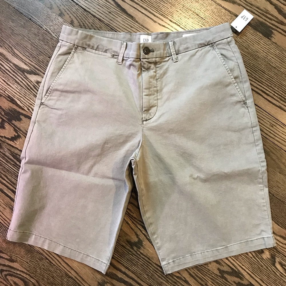 NWT Gap Men’s 34” Shorts in Sidewalk Gray